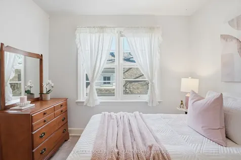 123 Longwood Road N Hamilton ON L8S 3V8