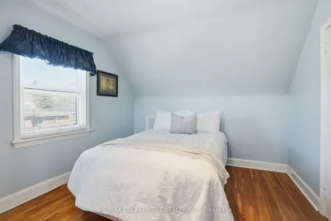 123 Longwood Road N Hamilton ON L8S 3V8