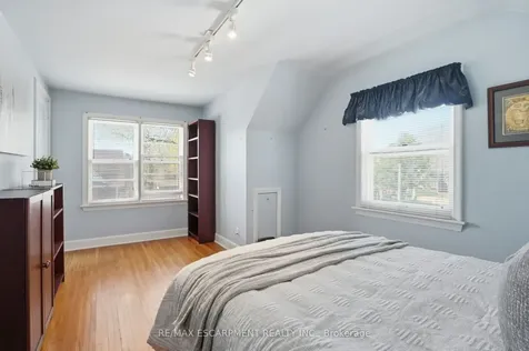 123 Longwood Road N Hamilton ON L8S 3V8