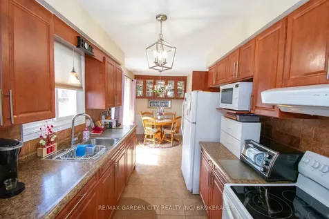 56 Terrace Avenue Welland ON L3C 2C4