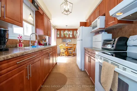 56 Terrace Avenue Welland ON L3C 2C4