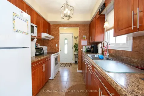 56 Terrace Avenue Welland ON L3C 2C4
