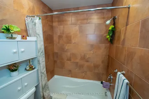 56 Terrace Avenue Welland ON L3C 2C4