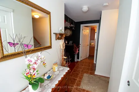 56 Terrace Avenue Welland ON L3C 2C4