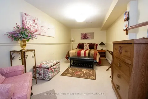 56 Terrace Avenue Welland ON L3C 2C4