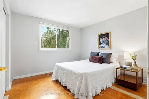 9 Shouldice Crescent Kanata ON K2L 1M8