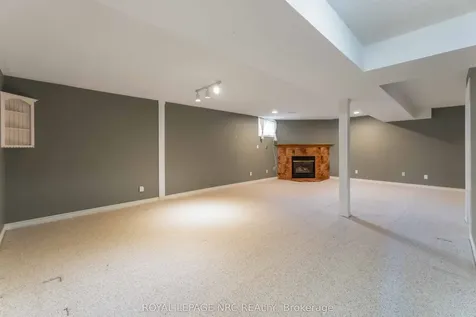 7900 Ascot Circle Niagara Falls ON L2H 3E4