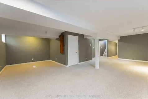7900 Ascot Circle Niagara Falls ON L2H 3E4