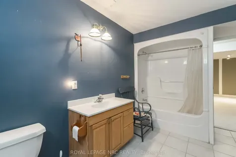 7900 Ascot Circle Niagara Falls ON L2H 3E4