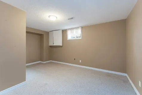 7900 Ascot Circle Niagara Falls ON L2H 3E4