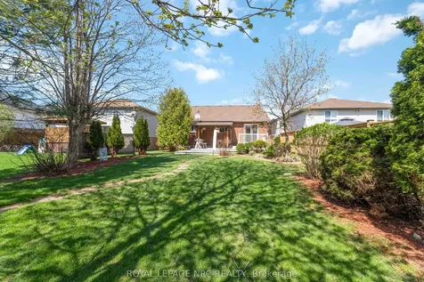 7900 Ascot Circle Niagara Falls ON L2H 3E4