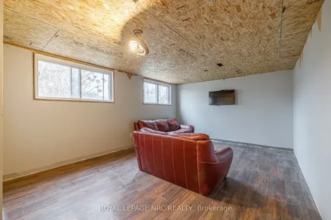 106 Lewis Street Welland ON L3B 4V7