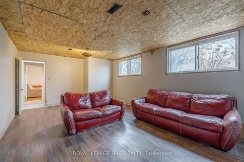 106 Lewis Street Welland ON L3B 4V7