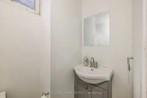 106 Lewis Street Welland ON L3B 4V7