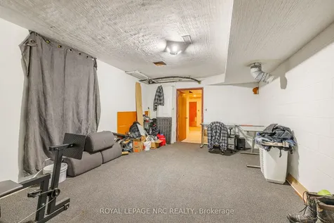 106 Lewis Street Welland ON L3B 4V7