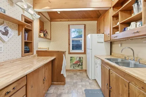 267 Thayer Avenue Hamilton ON L9A 1J6