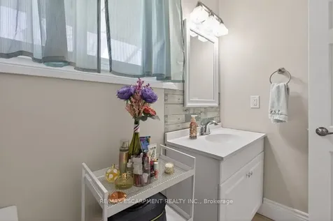 62 Palmer Road Hamilton ON L8T 3E8