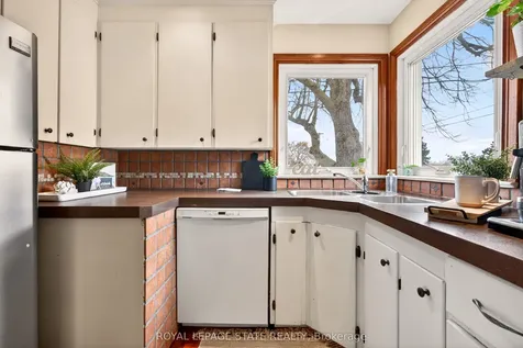 380 East 37th Street Hamilton ON L8V 4B8