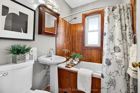 380 East 37th Street Hamilton ON L8V 4B8