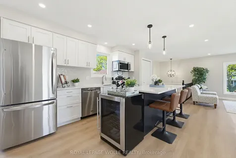 99 Oakhurst Crescent Waterloo ON N2B 3K2