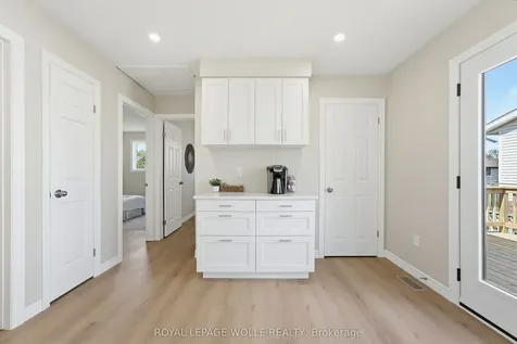 99 Oakhurst Crescent Waterloo ON N2B 3K2