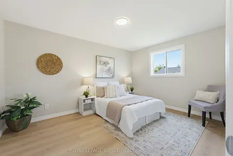 99 Oakhurst Crescent Waterloo ON N2B 3K2