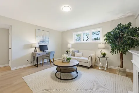 99 Oakhurst Crescent Waterloo ON N2B 3K2