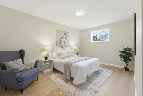 99 Oakhurst Crescent Waterloo ON N2B 3K2