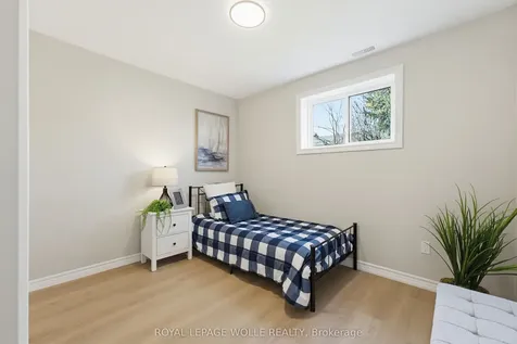 99 Oakhurst Crescent Waterloo ON N2B 3K2