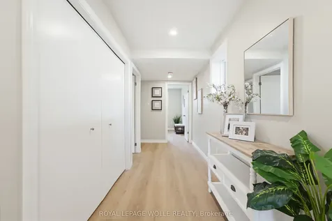 99 Oakhurst Crescent Waterloo ON N2B 3K2