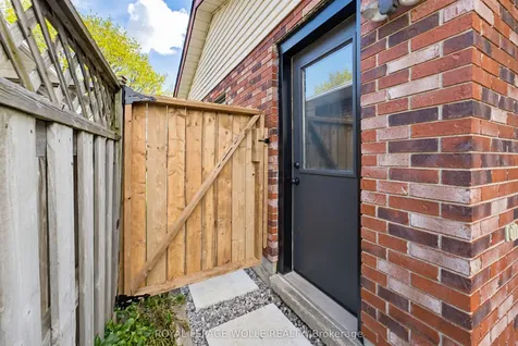 99 Oakhurst Crescent Waterloo ON N2B 3K2