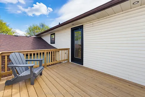 99 Oakhurst Crescent Waterloo ON N2B 3K2