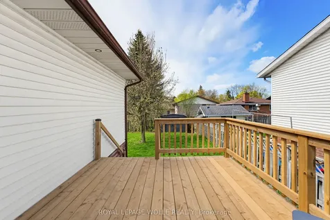 99 Oakhurst Crescent Waterloo ON N2B 3K2