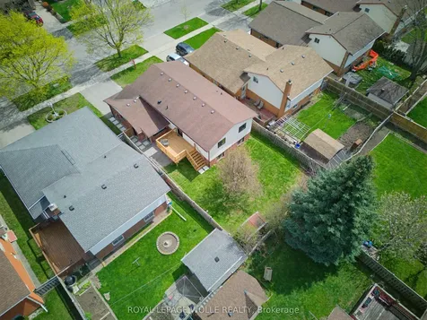 99 Oakhurst Crescent Waterloo ON N2B 3K2