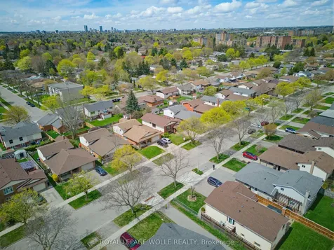 99 Oakhurst Crescent Waterloo ON N2B 3K2