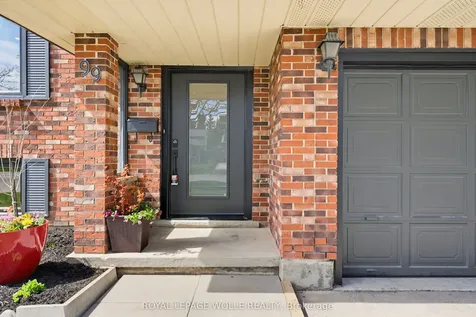 99 Oakhurst Crescent Waterloo ON N2B 3K2
