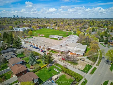 99 Oakhurst Crescent Waterloo ON N2B 3K2