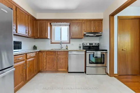 13 Cornwell Circle St. Catharines ON L2S 3C4