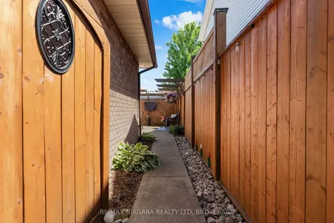 13 Cornwell Circle St. Catharines ON L2S 3C4