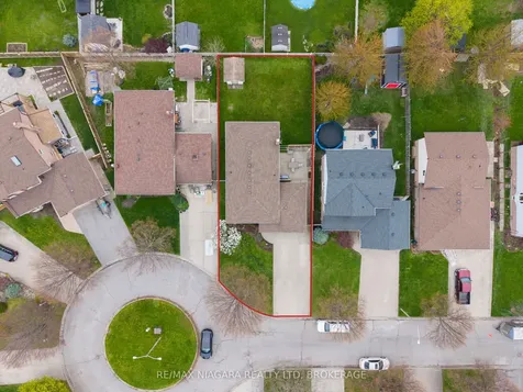 13 Cornwell Circle St. Catharines ON L2S 3C4