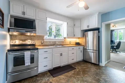 560 Boundary Road E Laurentian Valley ON K8A 6M3