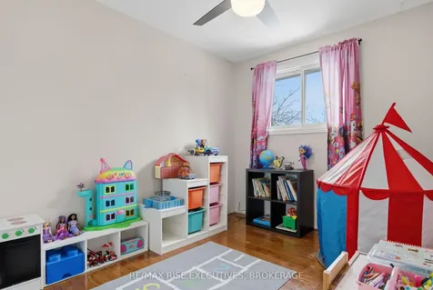1037 Hickorywood Crescent Kingston ON K7P 2E5