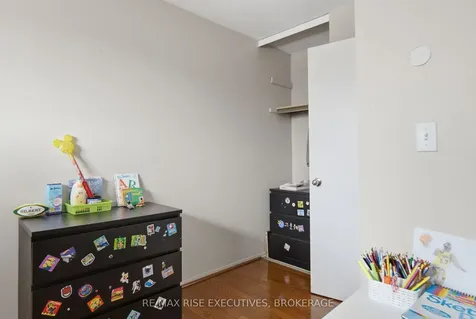 1037 Hickorywood Crescent Kingston ON K7P 2E5