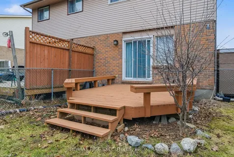 1037 Hickorywood Crescent Kingston ON K7P 2E5