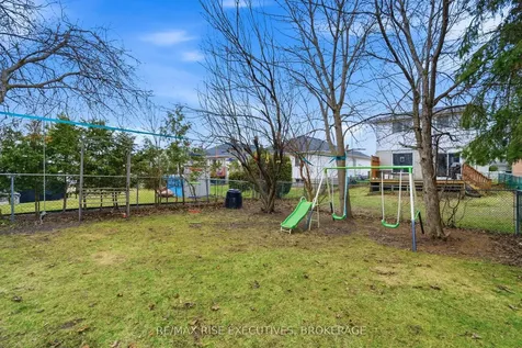 1037 Hickorywood Crescent Kingston ON K7P 2E5