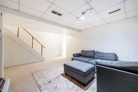 5080 Mantree Court Lincoln ON L3J 0A8