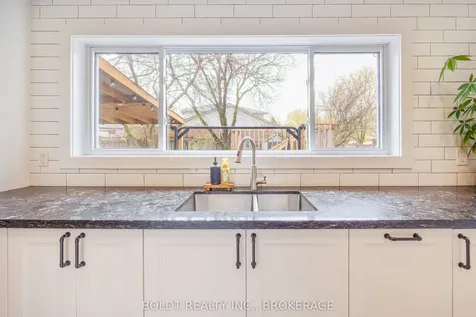 5080 Mantree Court Lincoln ON L3J 0A8