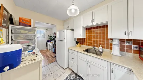 75 Hazelglen Drive Kitchener ON N2M 2E2