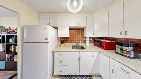 75 Hazelglen Drive Kitchener ON N2M 2E2