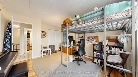 75 Hazelglen Drive Kitchener ON N2M 2E2